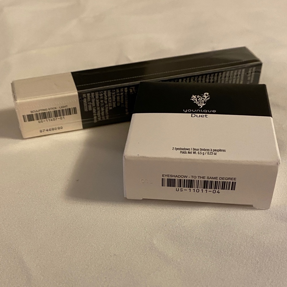 Younique Black & White Pouch with Makeup Essentials - Picture 10 of 10